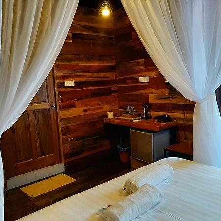 Utan Teluk Nipah Villa Pekan Pangkor Eksteriør bilde
